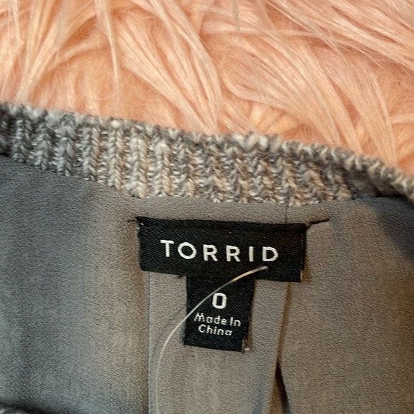 Torrid Gray Cold Shoulder Marled Pullover Sweater Plus Size 0 - Picture 3 of 6